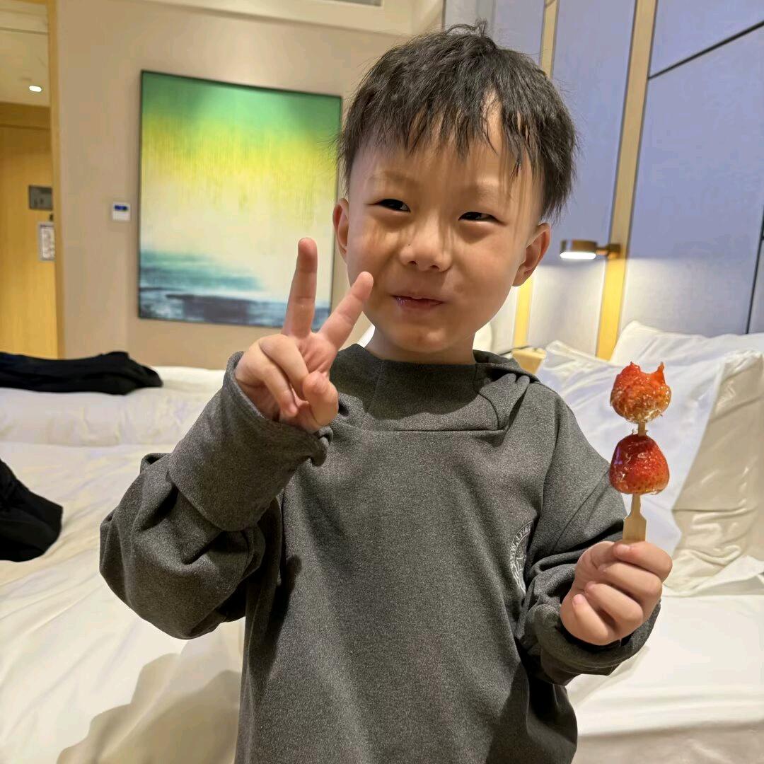 阿龙。