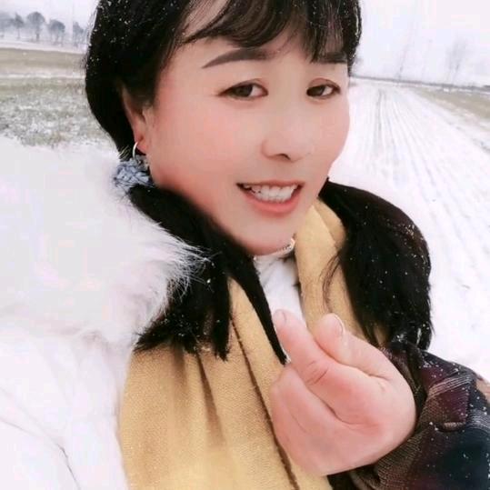 芳芳     六点半直播