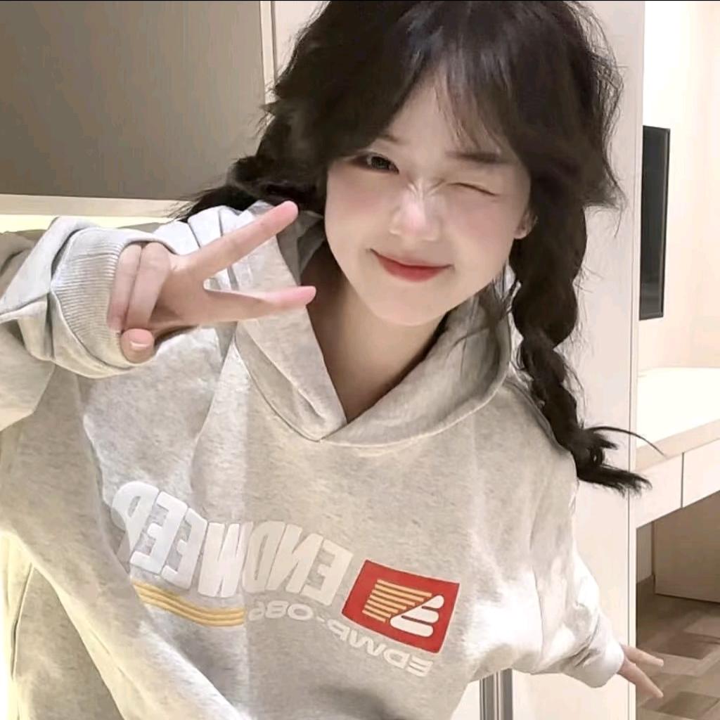 ✨小金爱照镜子