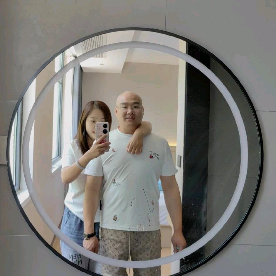 张漫.
