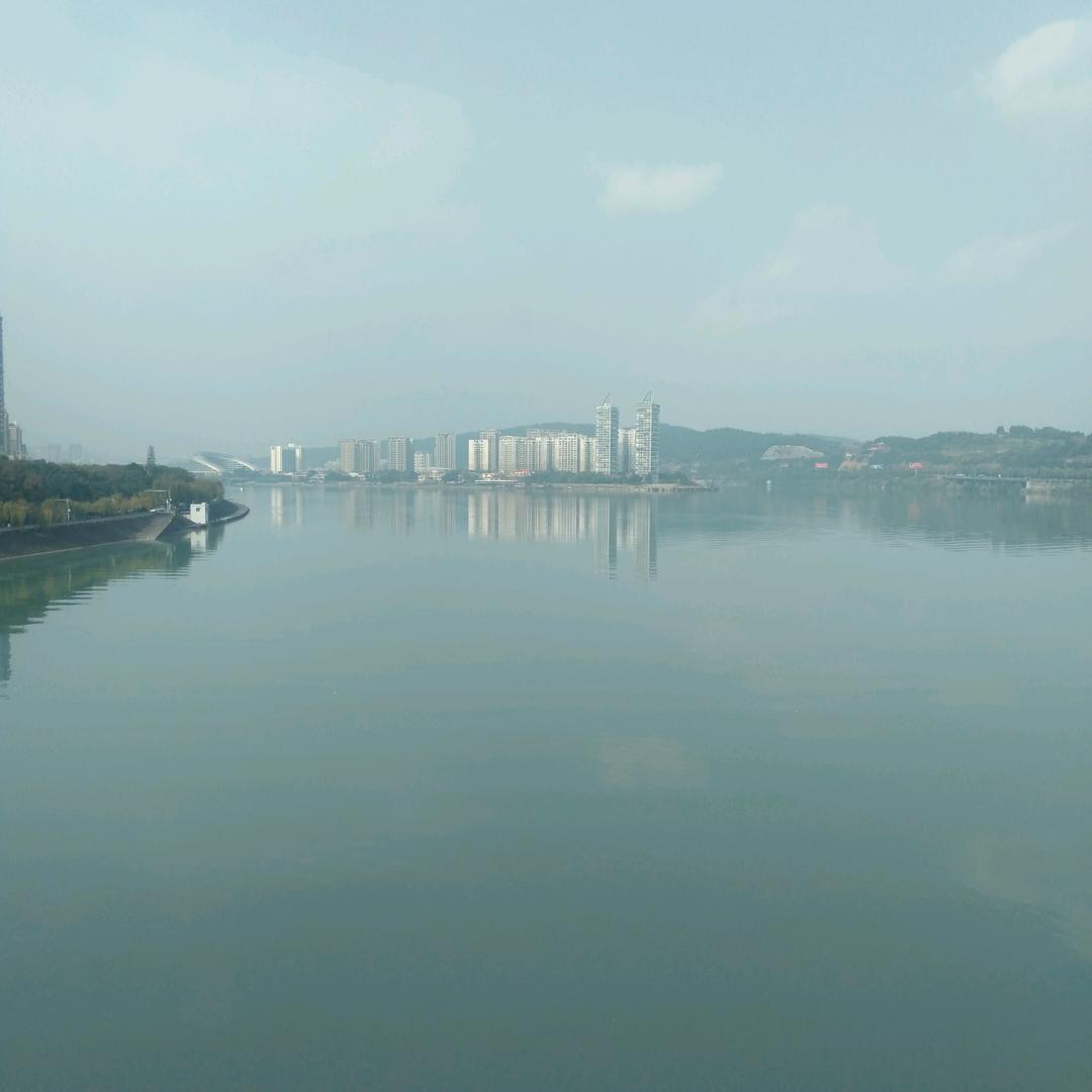阳光明媚
