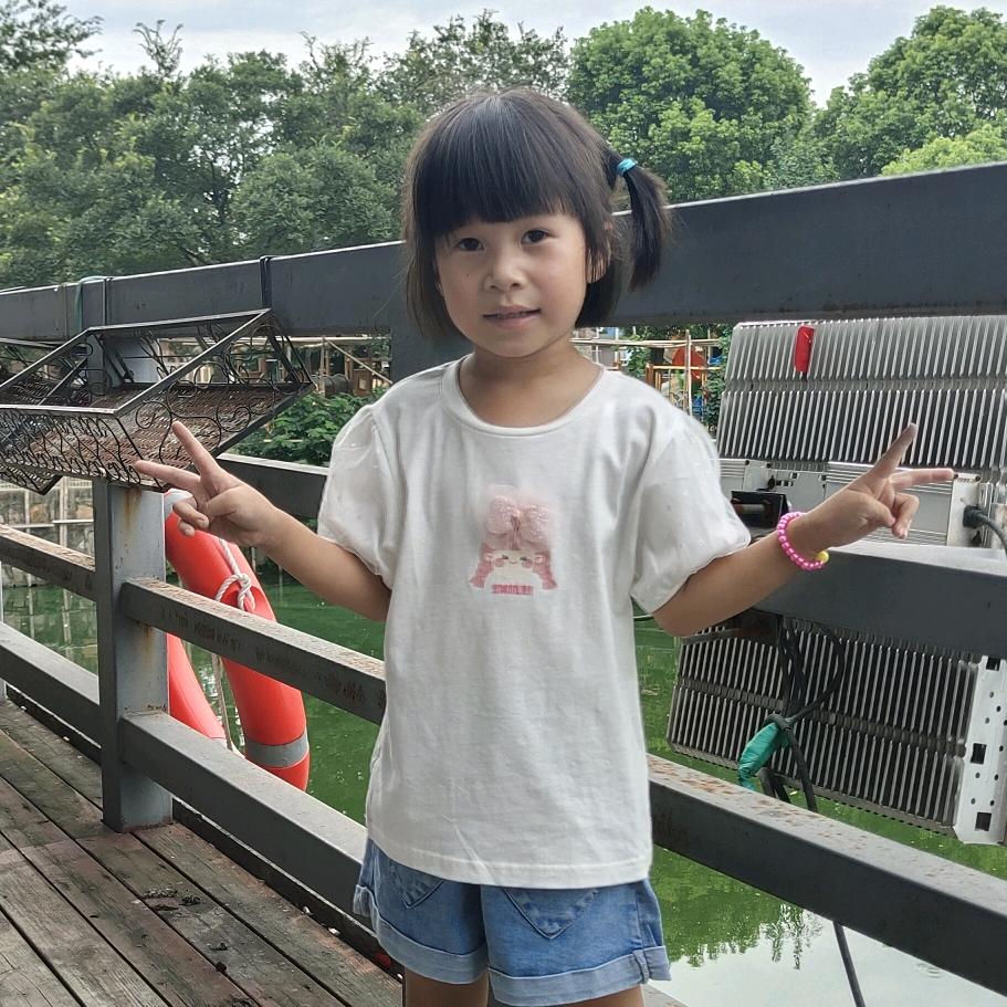 调皮的小彤彤
