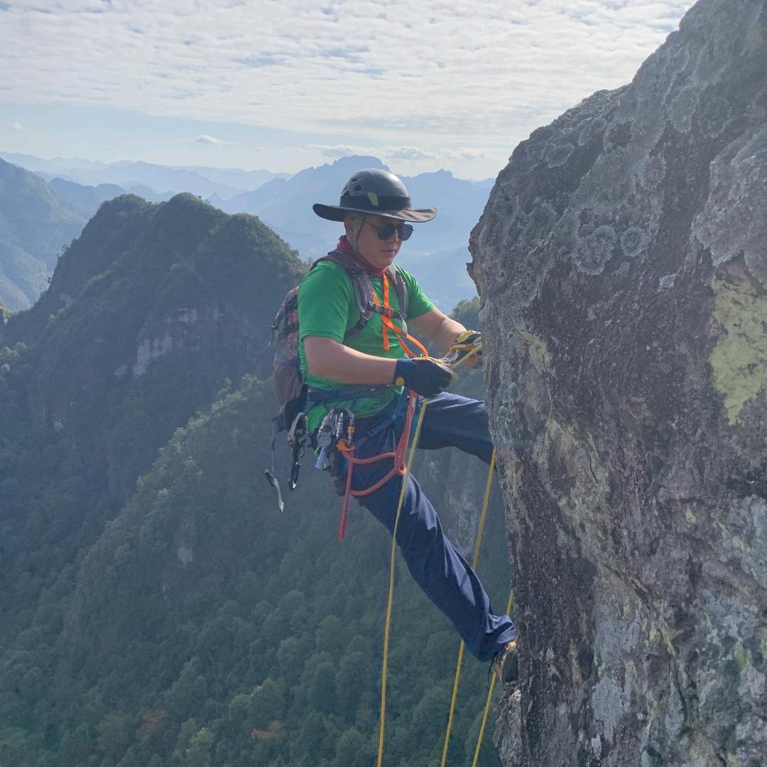 户外.冬泳小哥曹斌