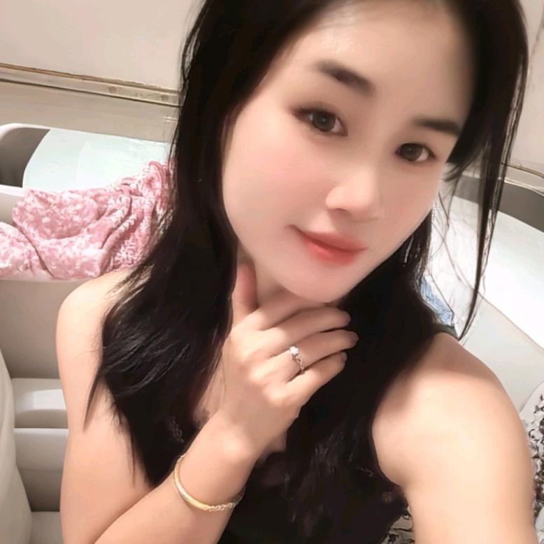 ༺❀     乂氼     ❀༻