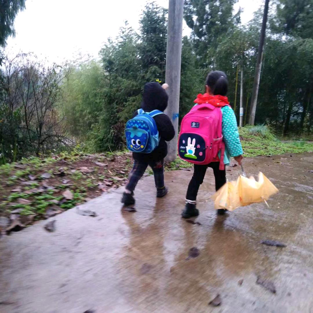 樱花很美。笑笑很美？