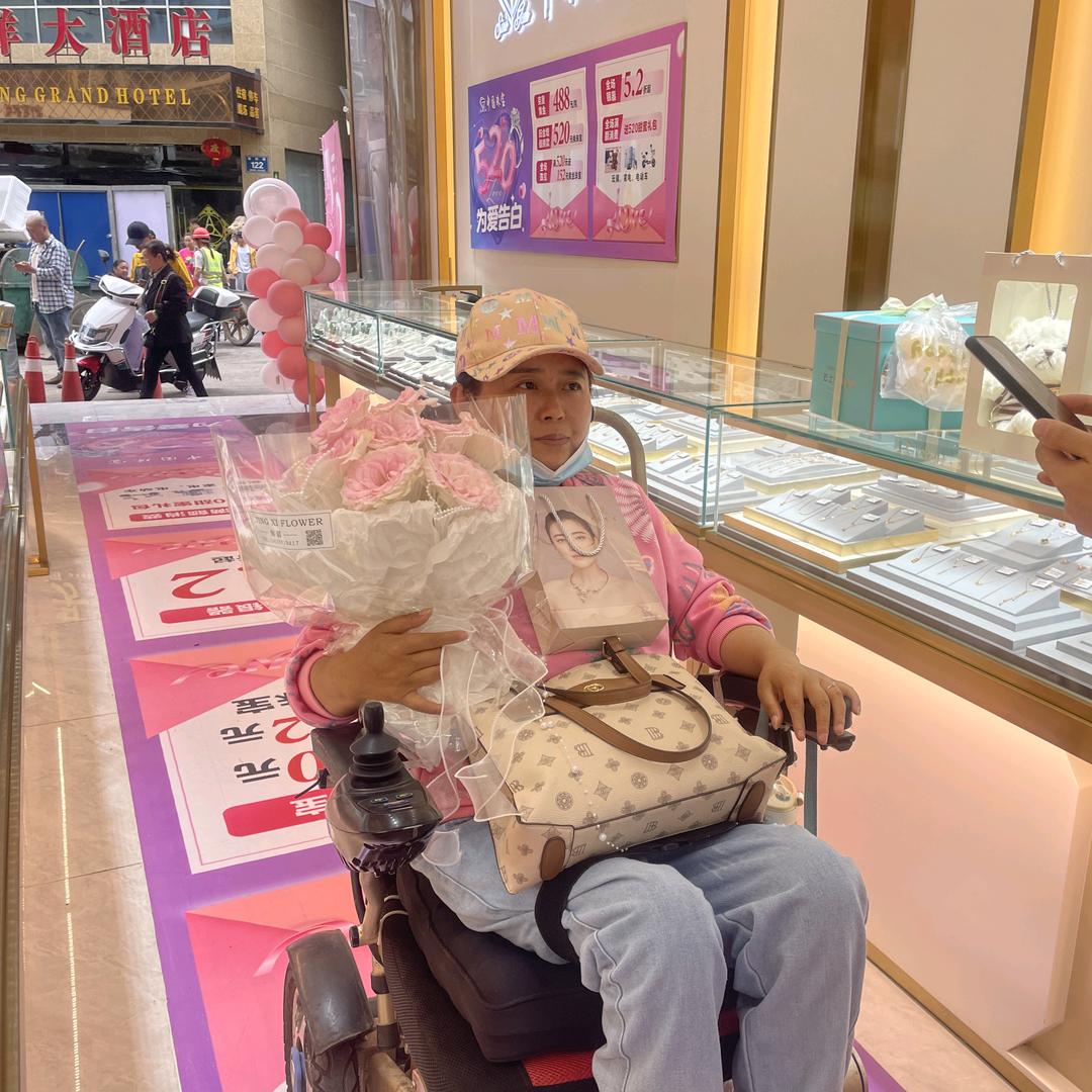 坚强杨三妹