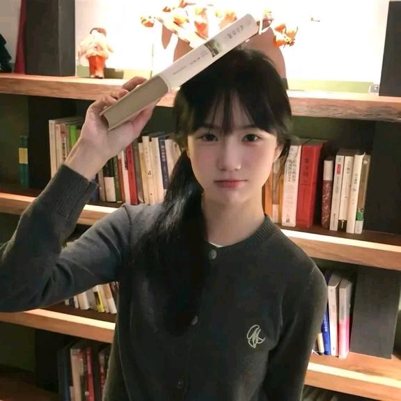 小雯.，