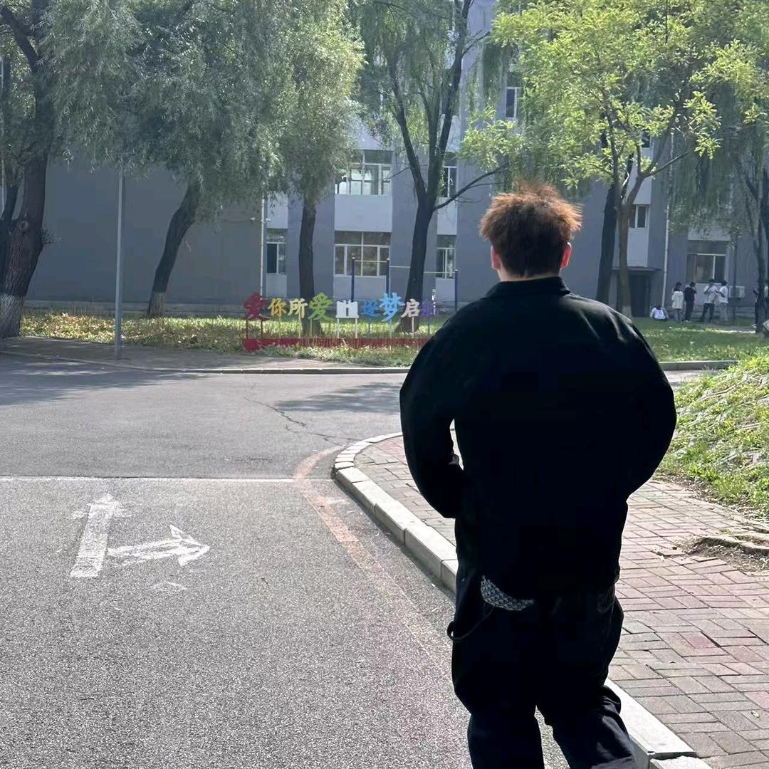 不爱探险的吗喽