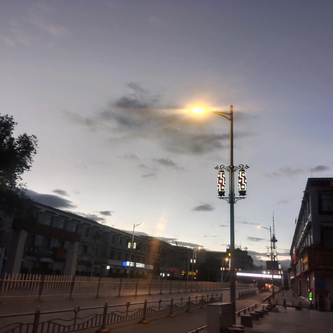 活泼的藏家姑娘