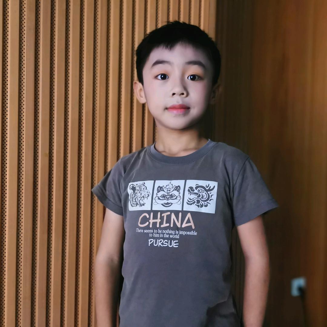 李梓嘉”
