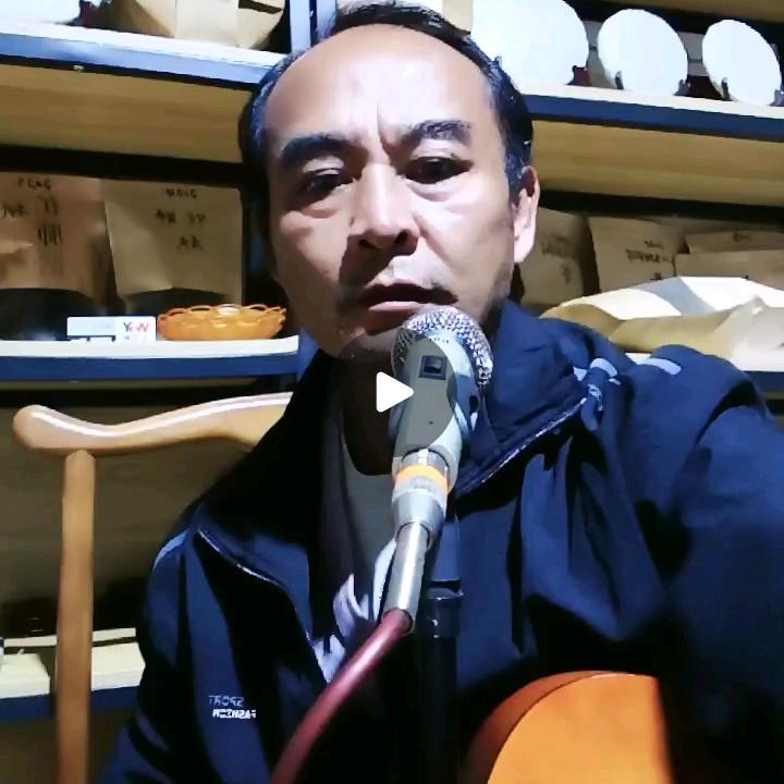 茶农老李，习弹琴。