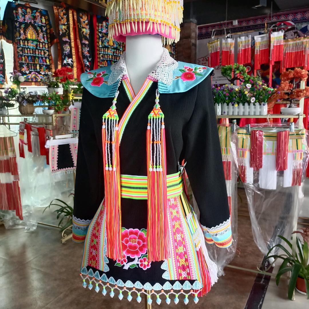 富宁一分利民族服装店