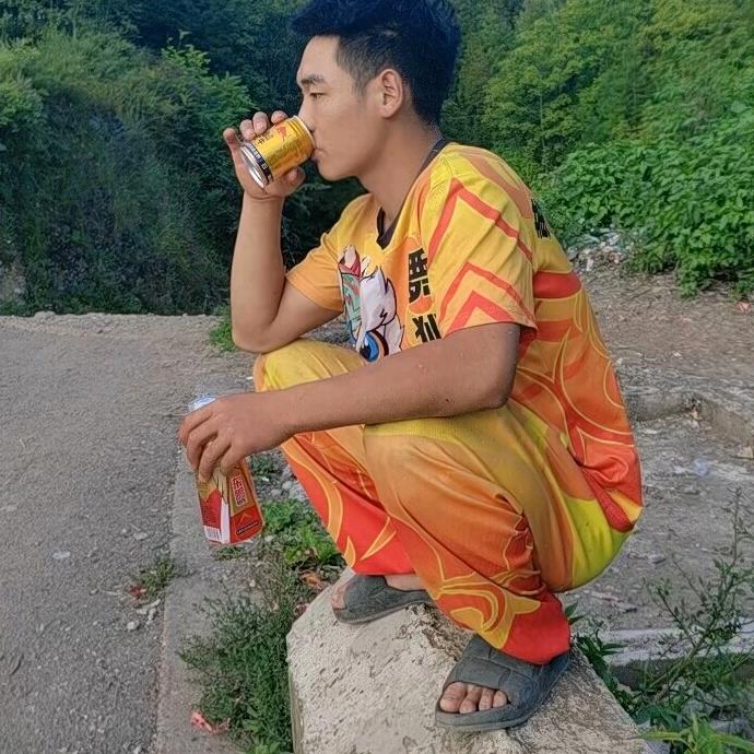 黄华舞狮。