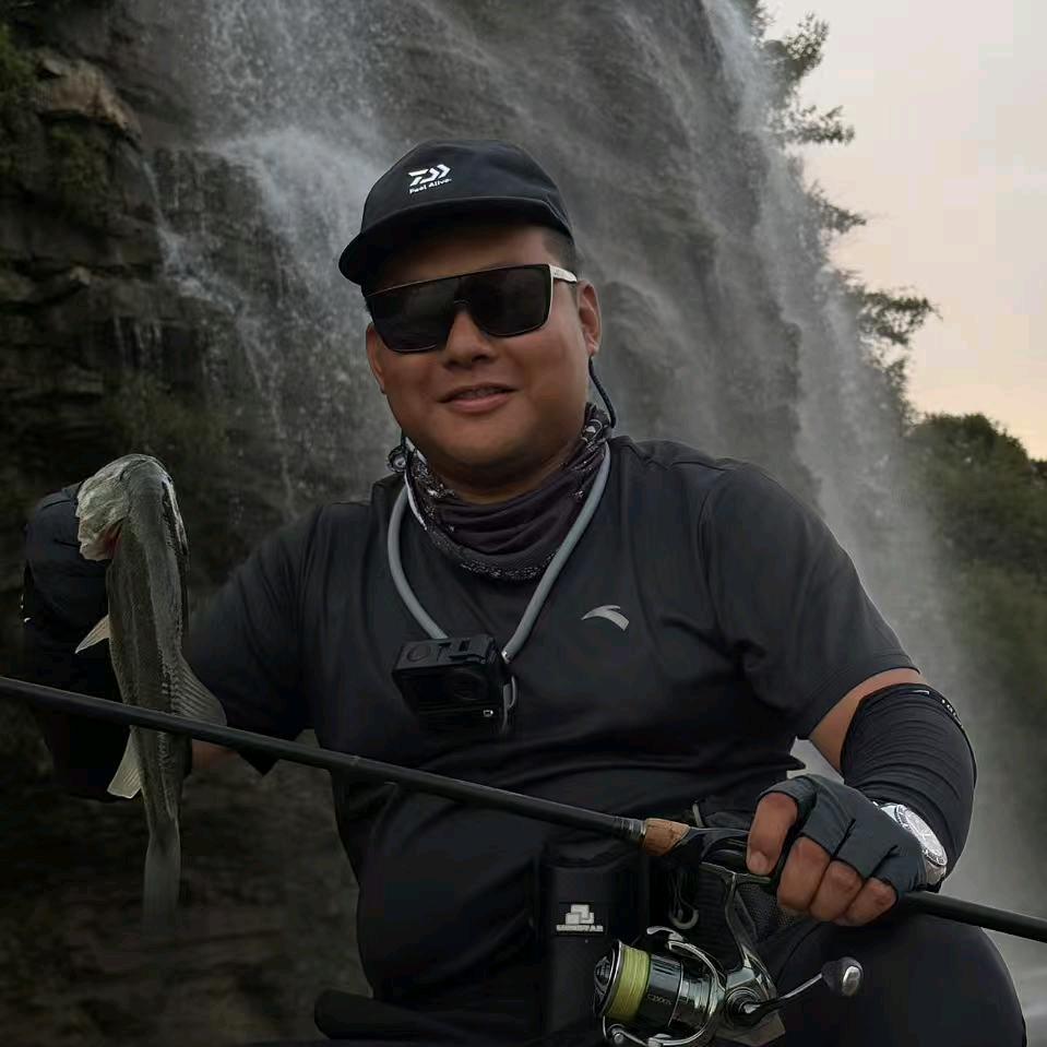 小刘爱钓鱼🎣