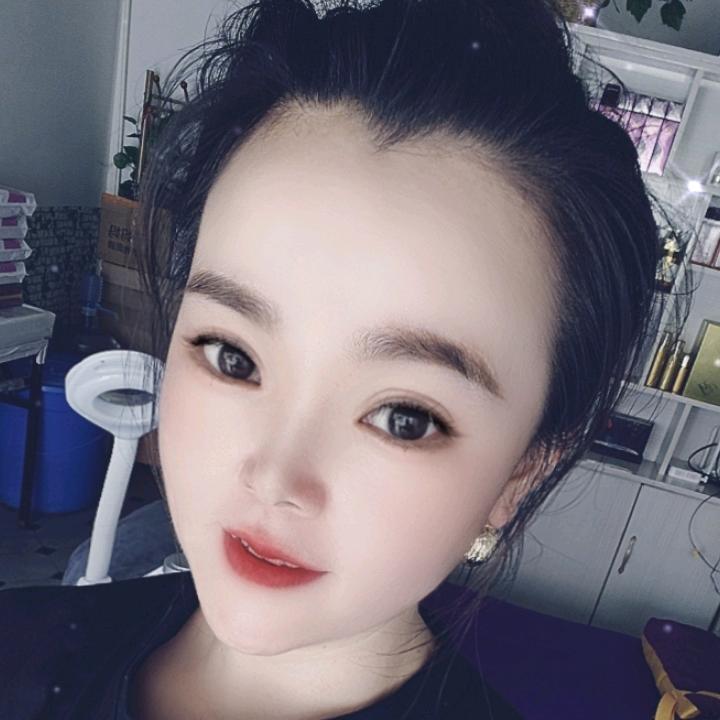 小萌妹  爱追剧