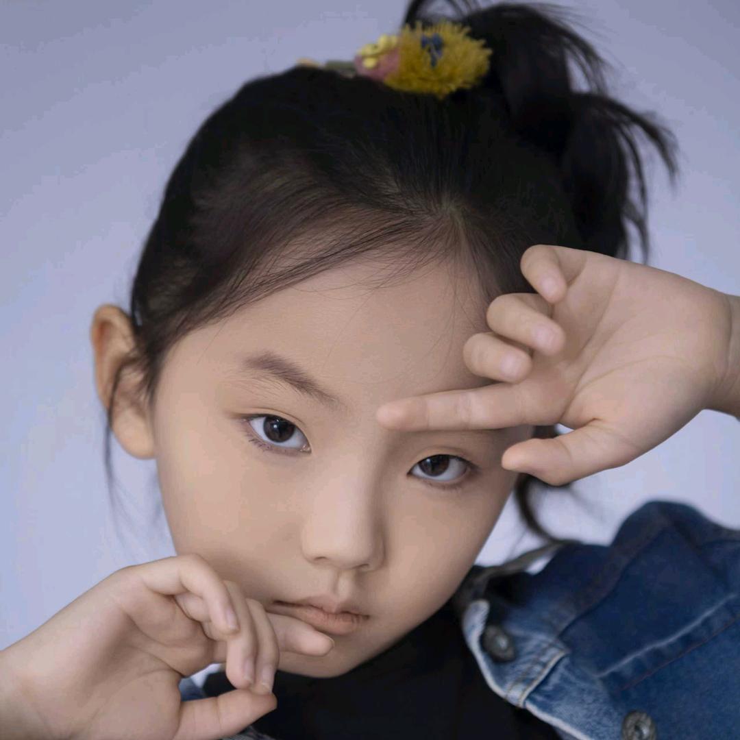 艾莎超模丽华