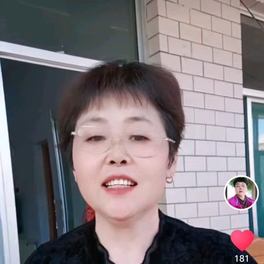 快乐的董姐