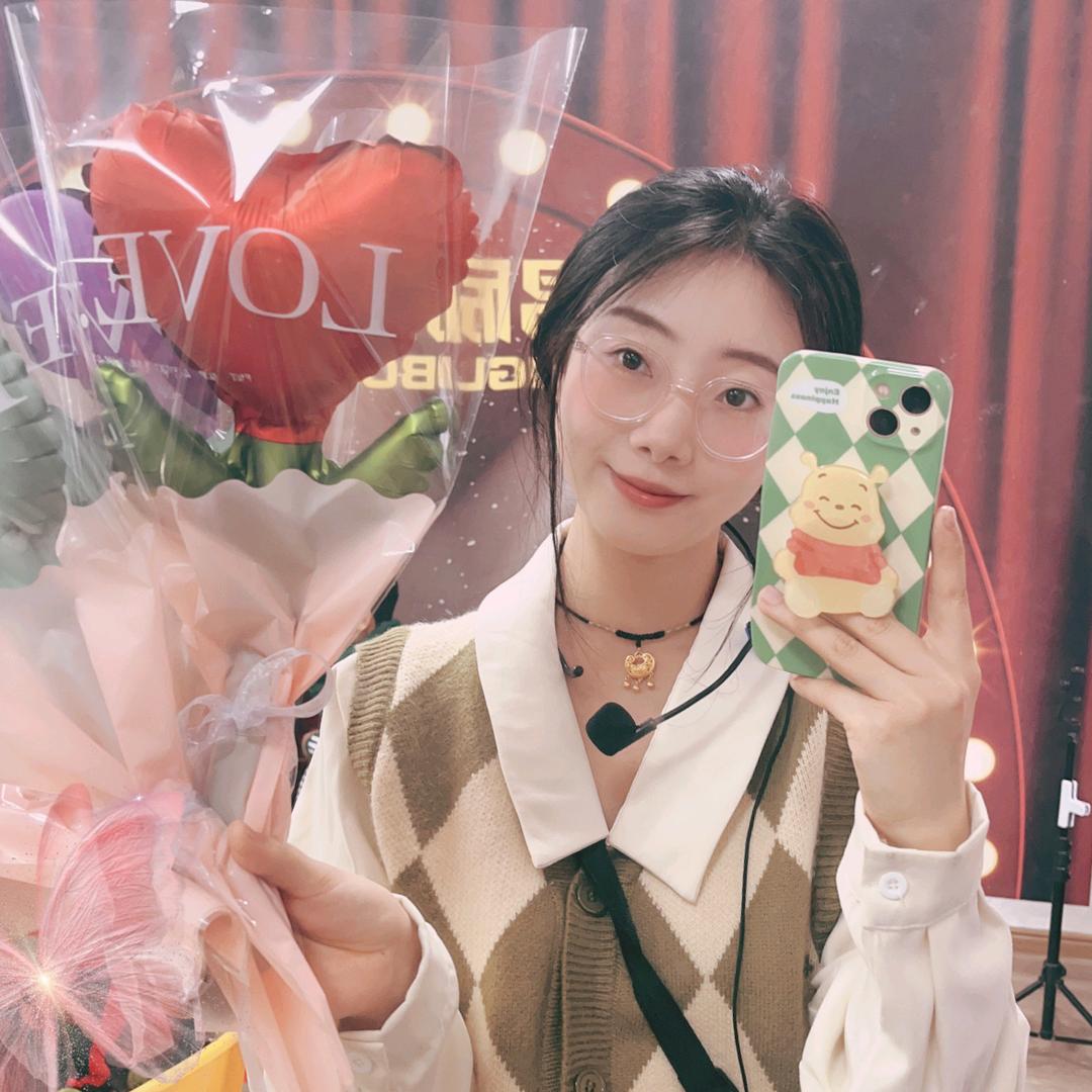 昂励播音主持甜甜老师