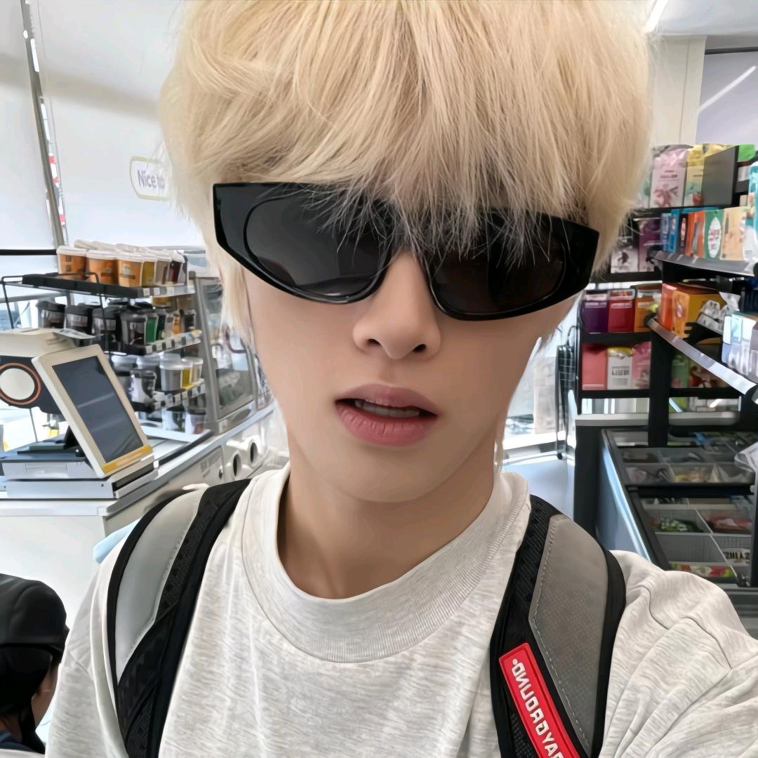 心事全在脸上°🚶🏻‍♂️