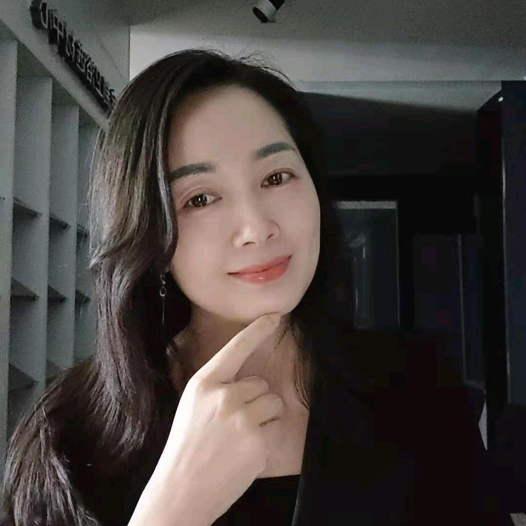 晓、、彤