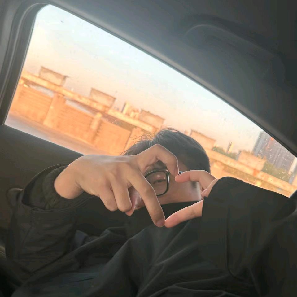 張梓晨.
