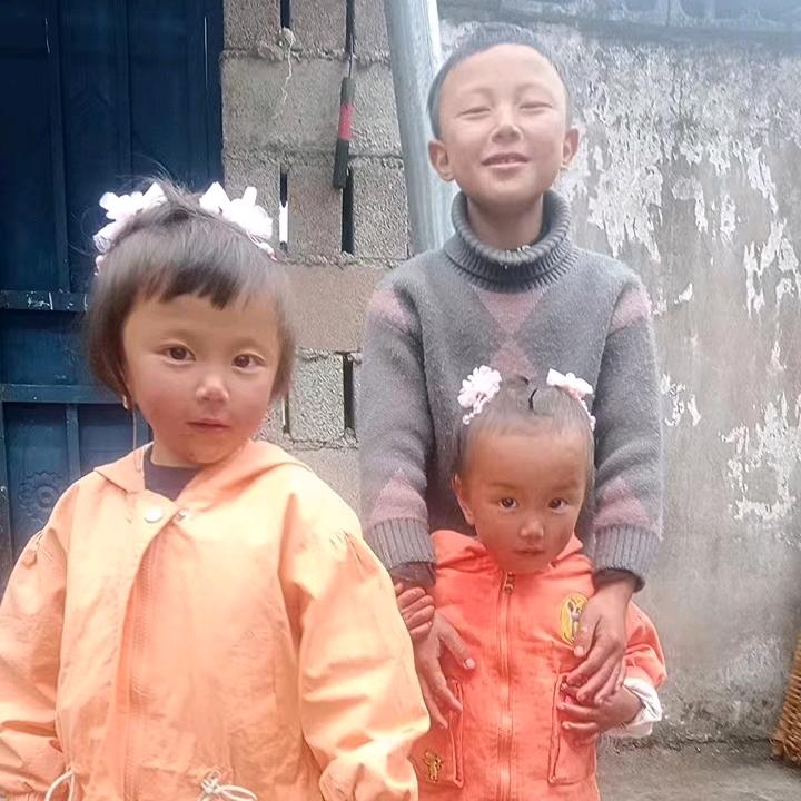 曲比尔子