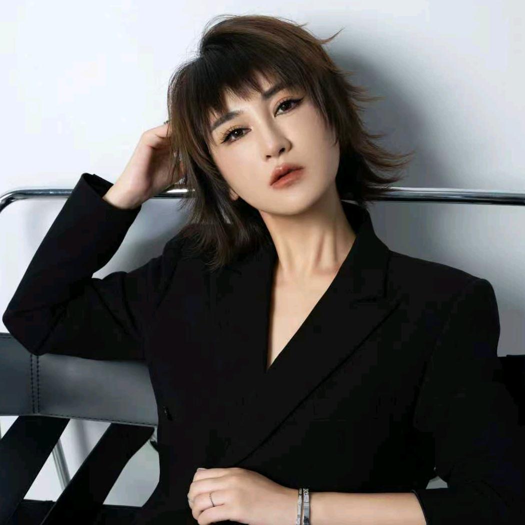 王璟萱（烈焰设计师品牌集合店官方号）