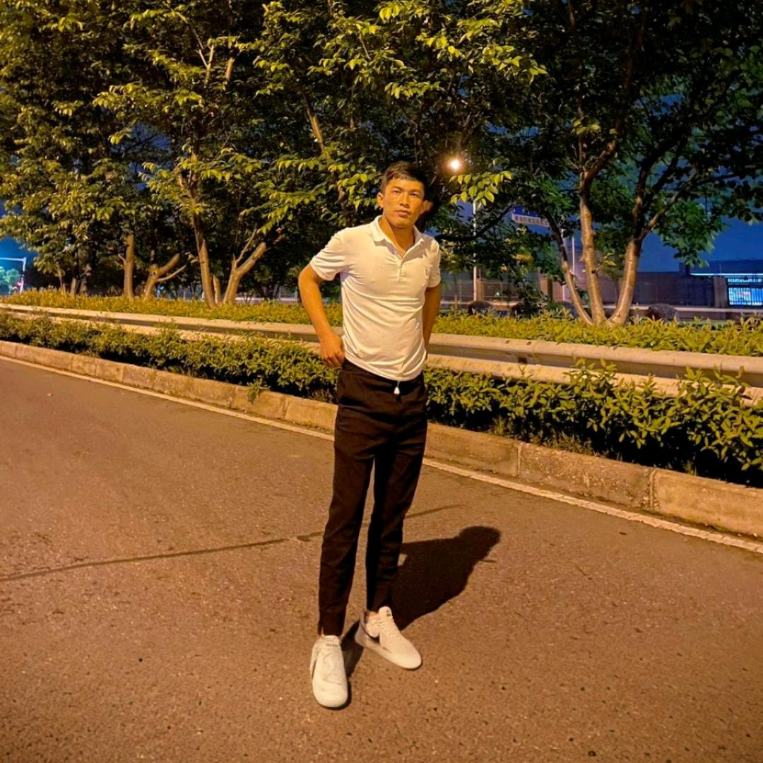 @MaR🌔