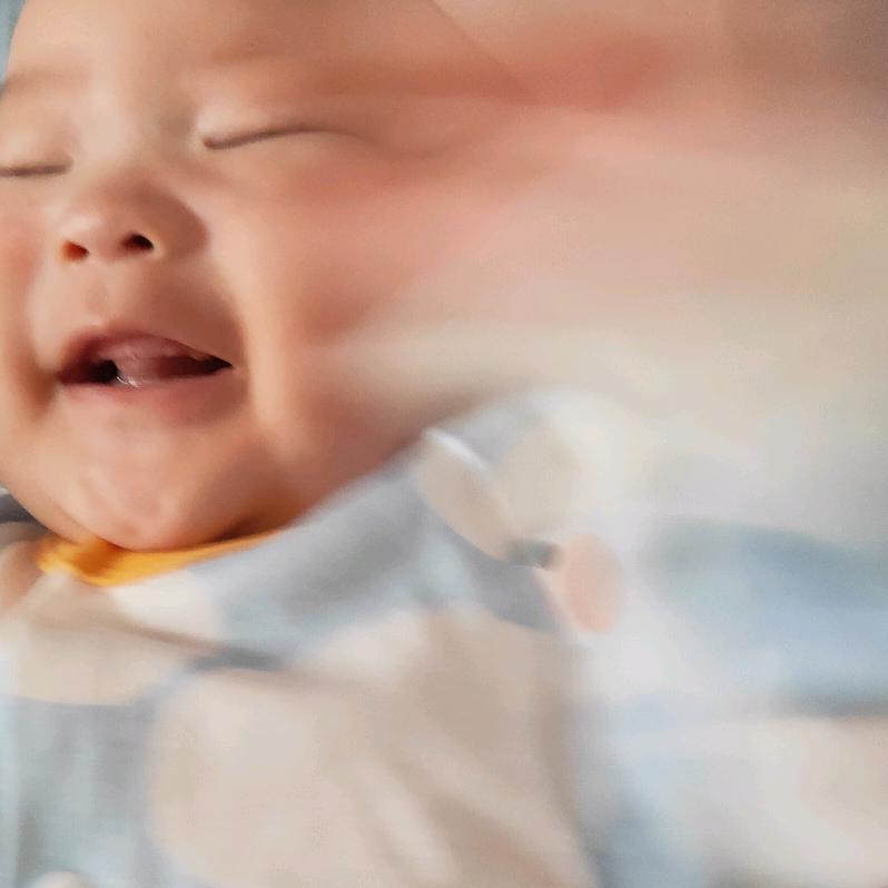 可爱的小宝宝呀~~