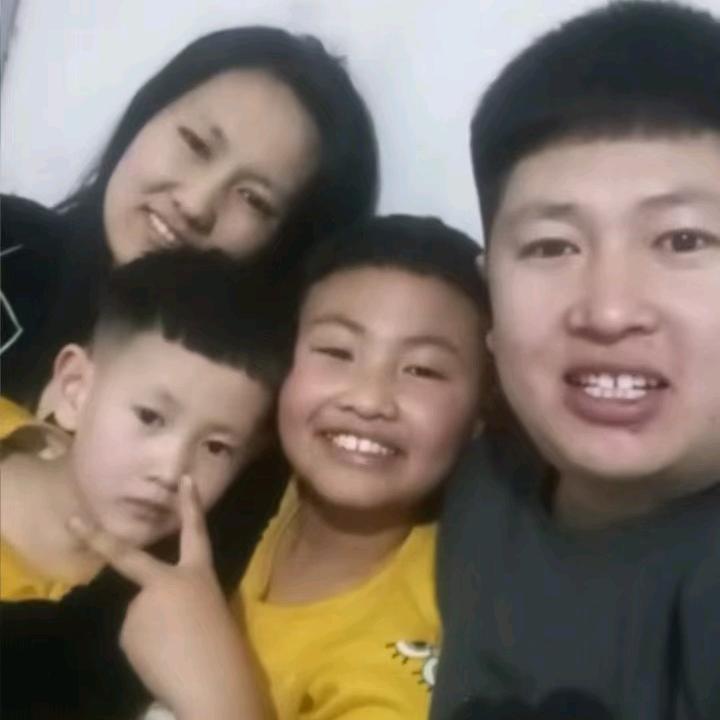 大雷小丽一家人