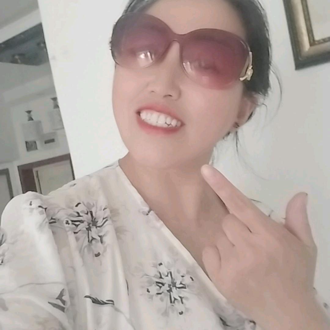 农村的姑娘叫小芳