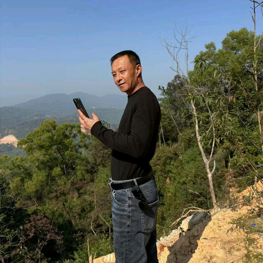柒零后大叔（荣）头像