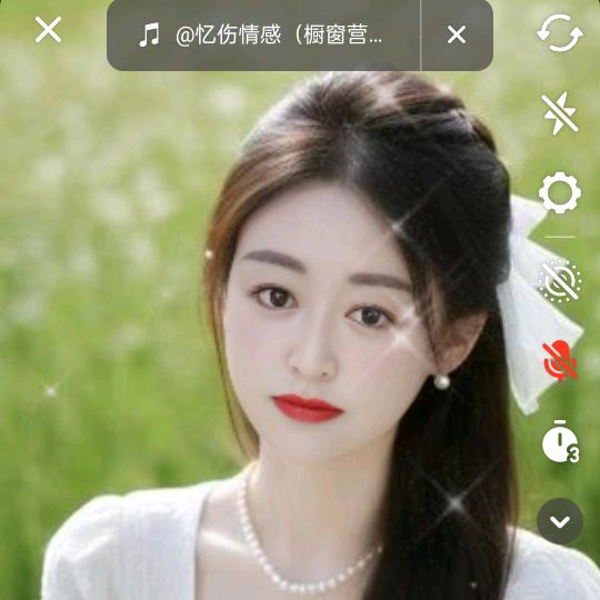 默默.