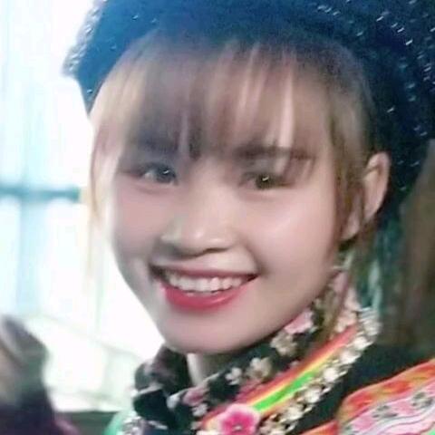 天蓝水清