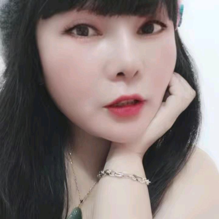 粉红佳人美容，洗脸。纹眉，纹嘴唇