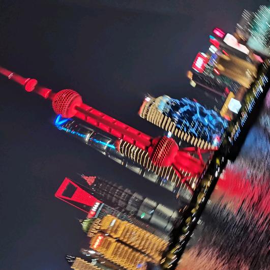 飞扬云轻