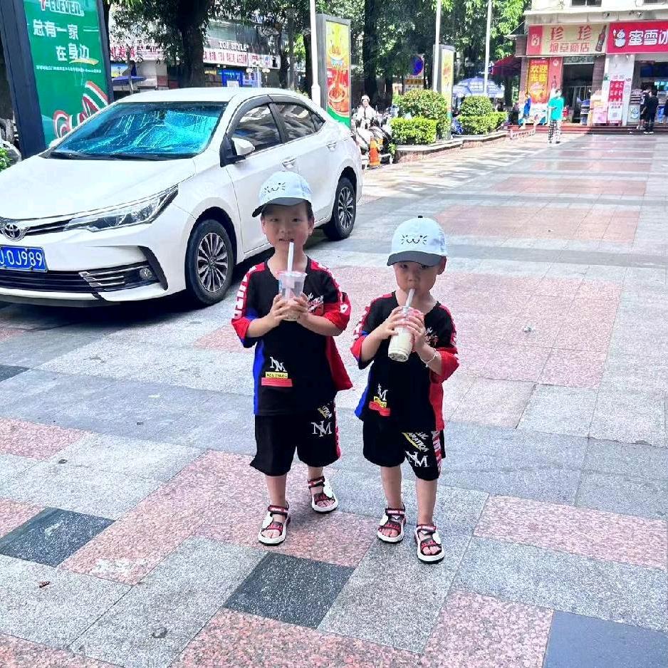 两个孙子的奶奶