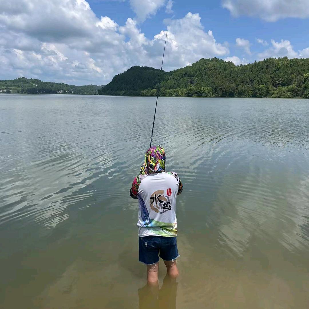 李勇钓鱼