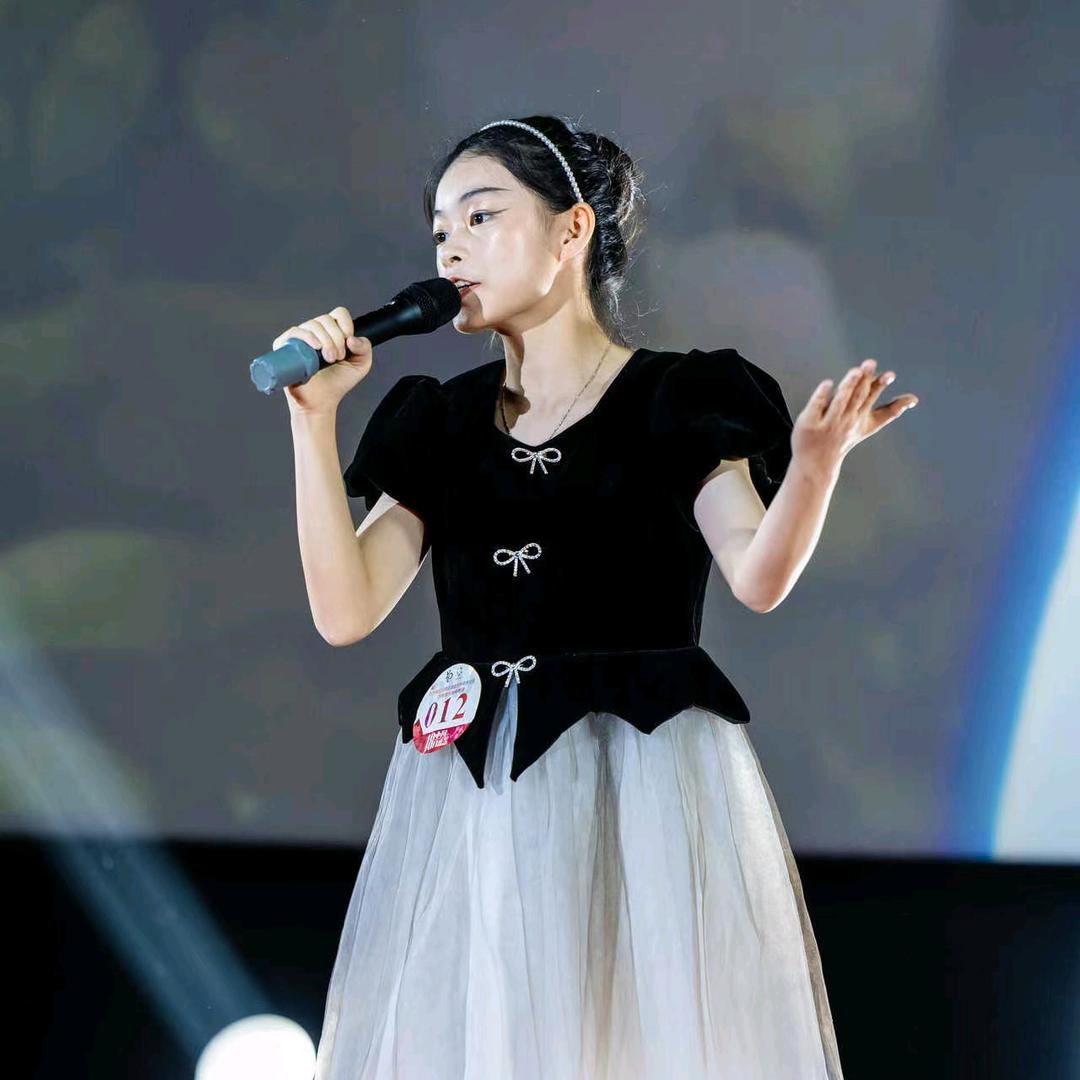 小璐在唱歌🎤🎶