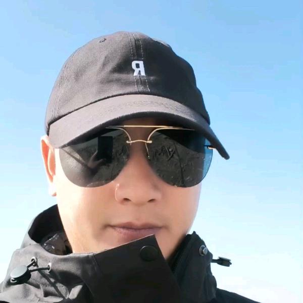 中现化的青年