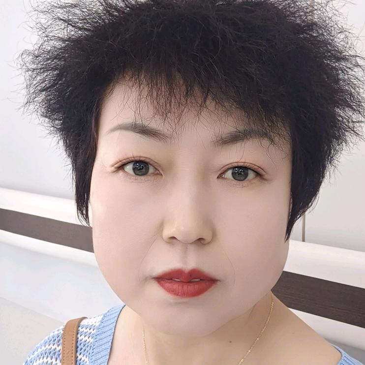 美女美