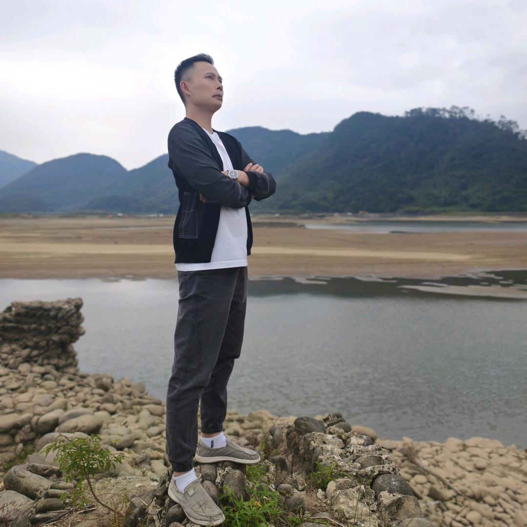 日月通讯  朱雄明