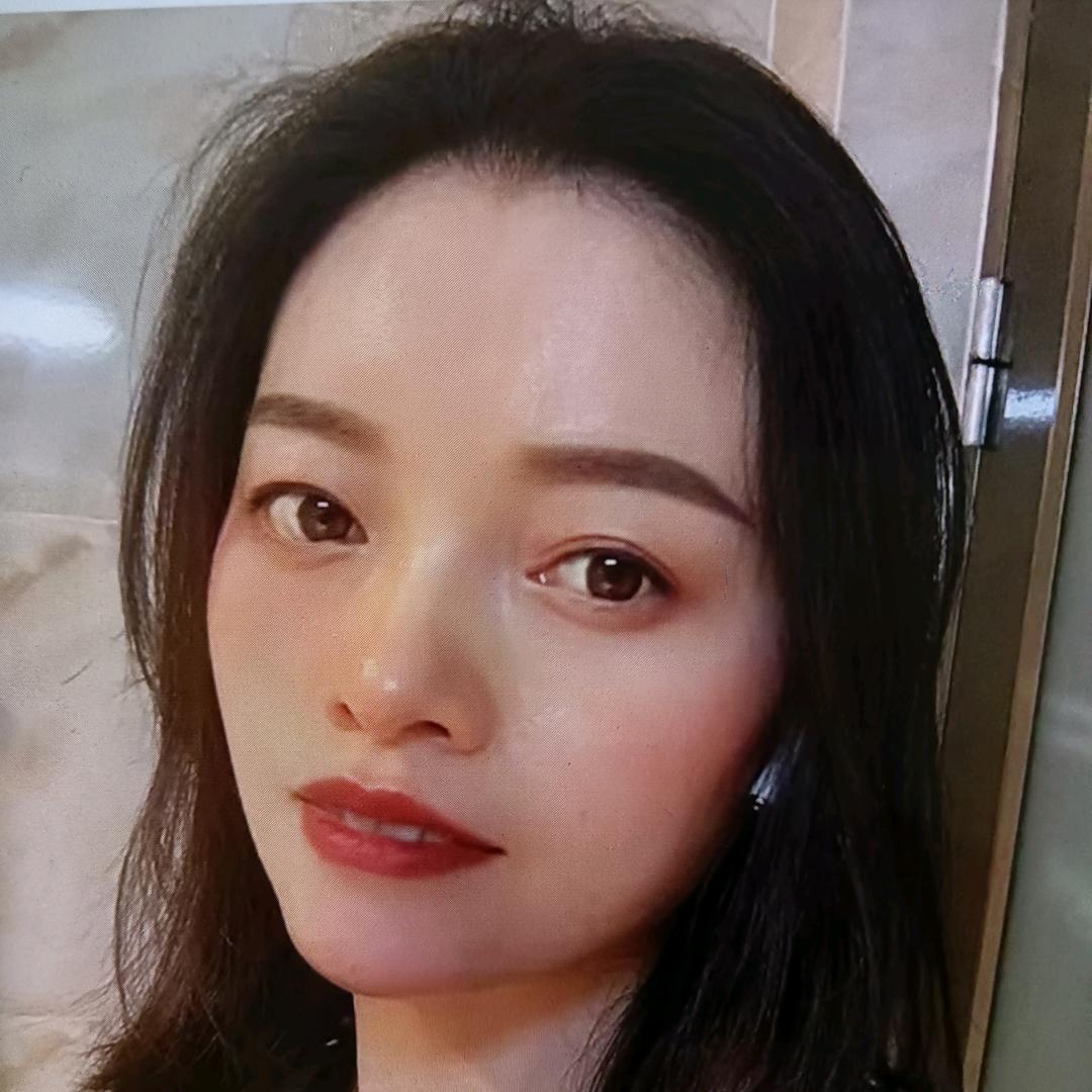 莉莉 吖