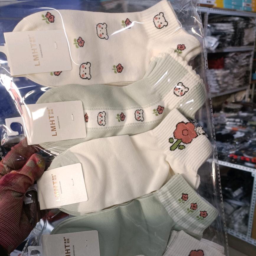 纯棉袜子批发店