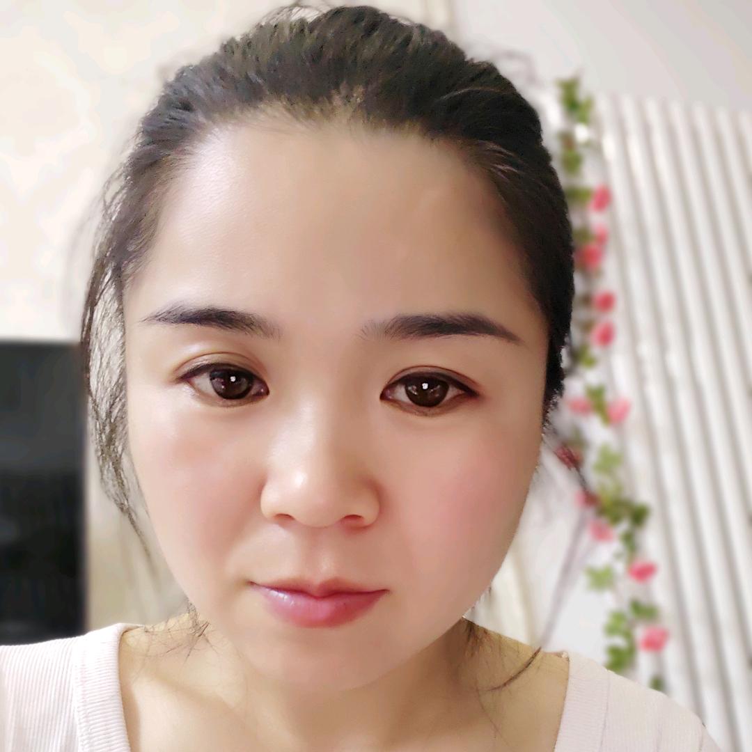 爱笑的娜娜吖