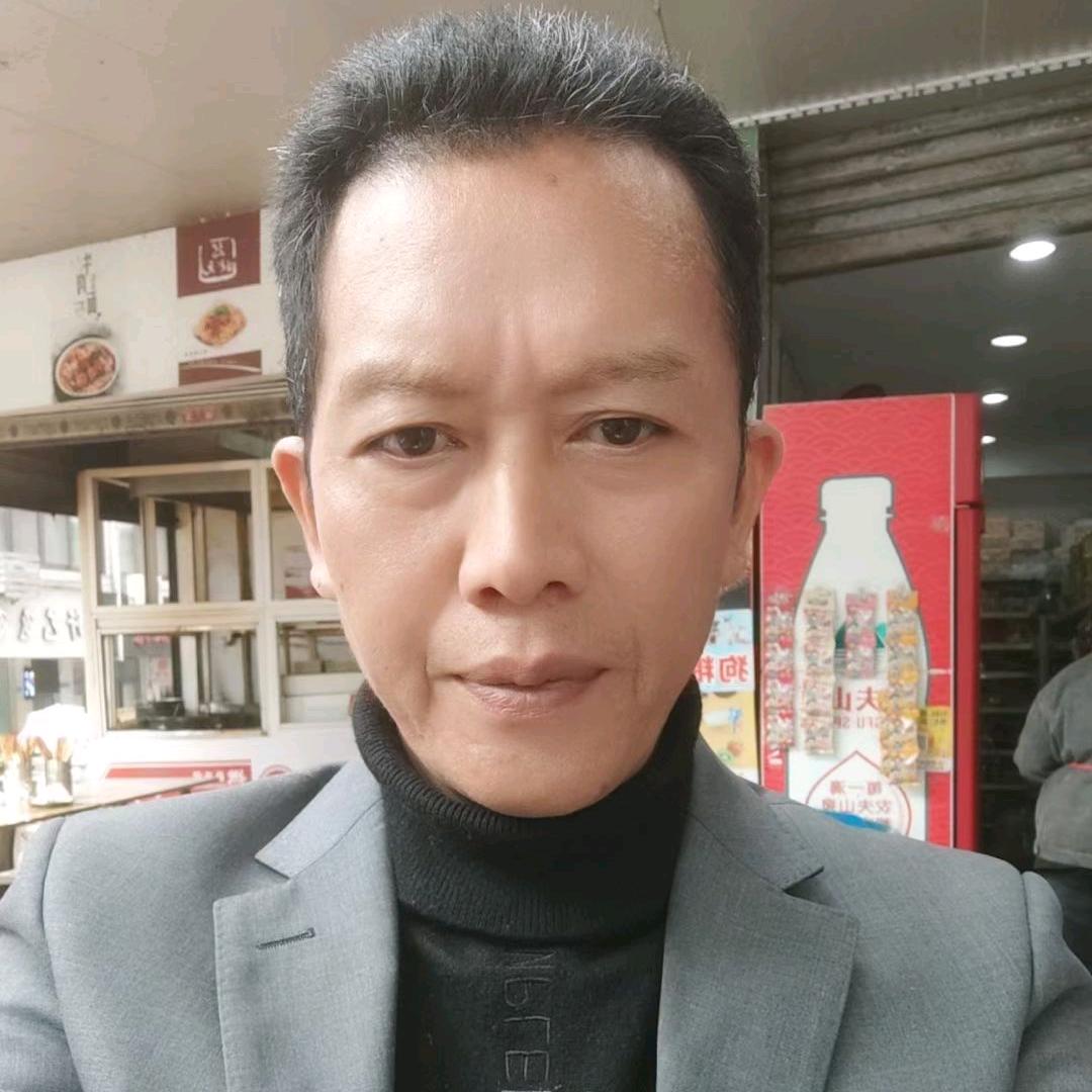 拖三轮车的