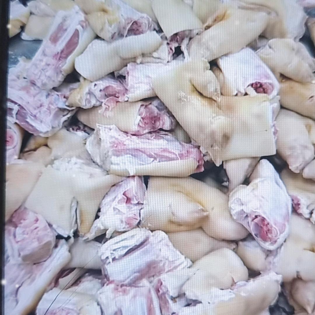 卖生鲜的小伙子
