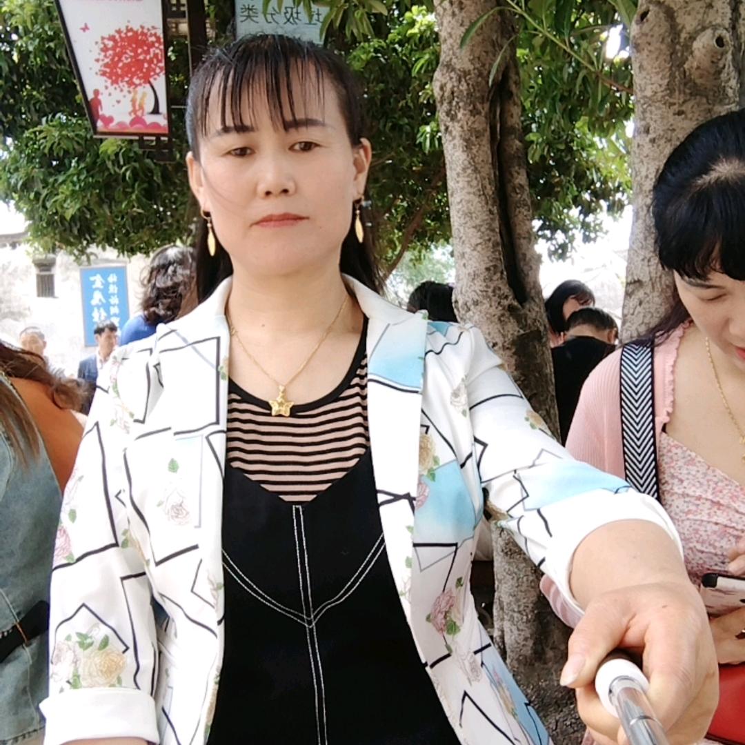 开开心心。许