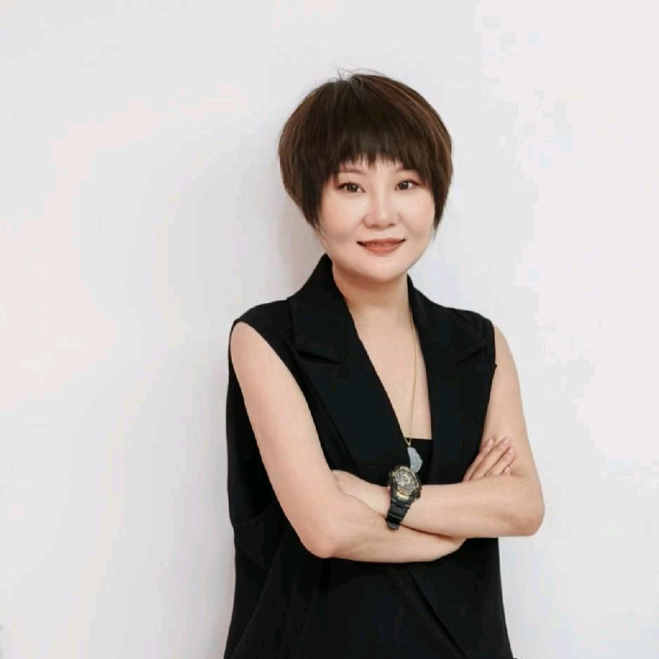 艾婕丝妤--美睫技术老师月月