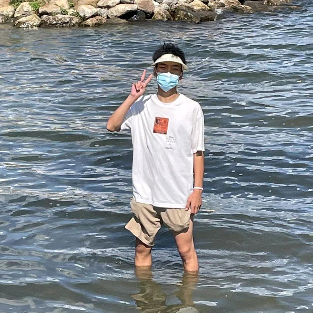 一只溺水的鱼→_→